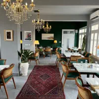 (آشپز +باریستا+سالندار ) هفت پنجره