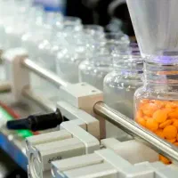 کارگرساده‌کارخانه‌داروسازی(جای خواب/غذا/بیمه/