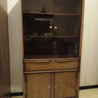 کتابخانه چوبی. کمد ظروف