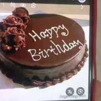 کارآموز شیرینی‌پزی در کارگاه تخصصی