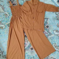 تعداد زیادی لباس زنانه