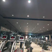 نیروی کار مرد در باشگاه بدنسازی آراتا