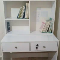 میز تحریر کتابخانه دار