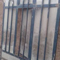 پنچره شیشه ها سالم