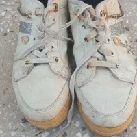 کفش|کیف، کفش، کمربند|کارون, |دیوار