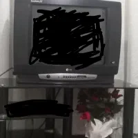 تلویزیون و میز