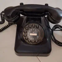 تلفن قدیمی وتمیز وکاملا سالم