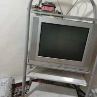 تلویزیون همراه با میز