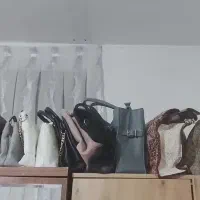 بدلیل کمبود جا تمام کیف هاموو حراج کردم