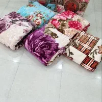 دونفر فروشنده جوان اقا