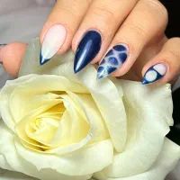 کاشت ناخن و مژه