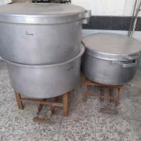 دیگ و آبکش و ملاقه و شعله