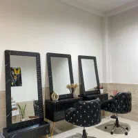 آینه و کنسول و صندلی آرایشگری