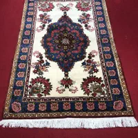 قالیچه دستباف بختیار کرم کف ساده در حد نو