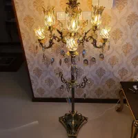 آباژور ایستاده