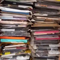 تعداد زیادی گارد وگلس و کابل اندروید و آیفون