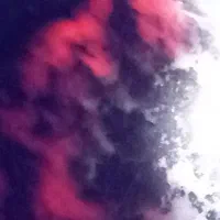 یوپرلیت آتشین اناری با چراغ uv.