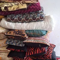 تعدادی بالشت در سایز های مختلف و پتو|رختخواب، بالش، پتو|کاشان, طاهرآباد|دیوار