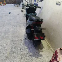 کلیک ۱۵۰i|موتورسیکلت|کنار تخته و کمار, |دیوار