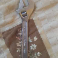 یک آچار فرانسه ۱۰ 250 میفروشمش نوع هست