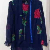 شومیز سرمه ای حریر گل دار سایز ۴۲ قیمت ۴۰۰هزار|لباس|آذرشهر, |دیوار