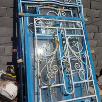 دو عدد درب و یک عدد پنجره