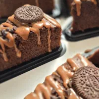 استخدام نیرو‌ خانم جهت کار در کارگاه شیرینی پزی