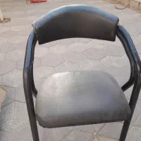 تعداد ۴ عدد صندلی در حد نو