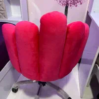 صندلی صورتی سالن ارایشگاه زنانه