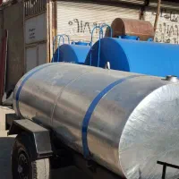 تعدادی تانکر چرخدار و نیسانی