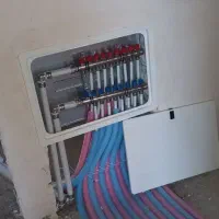 کارگر ساختمانی لوله کشی وبرق