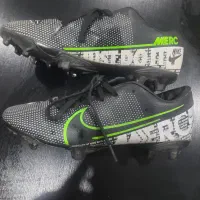 استوک فوتبالی میخ دار مخصوص چمن