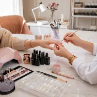 ۱۰٪ تخفیف آموزش کاشت ناخن + مدرک فنی حرفهای