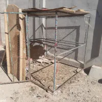 قفس آهنی مرغ و خروس