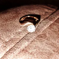 انگشتر بسیار زیبا تک نگین اجرت دار