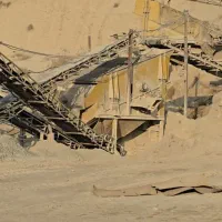 استخدام نیروی فنی سنگ شکن