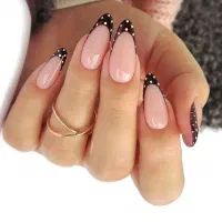 کاشت و ترمیم ناخن با هزینه مواد