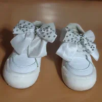 تعدادی کفش دخترانه