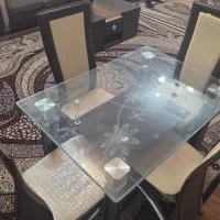 میز ناهارخوری شیشهای ۴ نفره+۴ صندلی چرمی،در حد نو