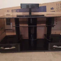 یک عدد لوستر ویک میز تلویزیون وعینک افتابی