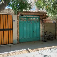 اجاره خانه ویلایی دو طبقه ۲۲۰ متری بر خیابان ملک