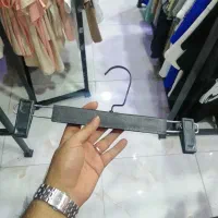 مانکن زنانه و تعدادی چوب رخت لباس و چوب رخت شلواری|فروشگاه و مغازه|شیراز, شهرک قمشه|دیوار