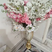 گل مصنوعی با گلدان پایه دار زیبا طلایی