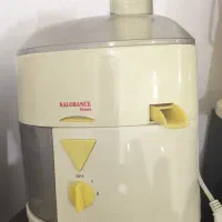 دو عدد آبمیوه گیری و تلویزیون و مانیتور