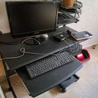 کامپیوترسامسونگ بهمراه  میزبدون کیس