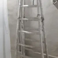 نردبان‌ سالم‌ پمپ‌ باد‌‌ و‌ کل‌ وسایلارو‌ با‌ هم|مصالح و تجهیزات ساختمان|میان ولایت, |دیوار