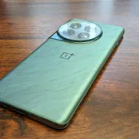 وان پلاس ۱۲ مشابه آکبند