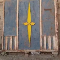 درب حیاط وپنجره