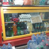 یک عدد یخچال همراه ویترین  یک ونیم مارییخچال