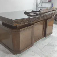 میز چوبی اداری با شیشه همراه با صندلی چوبی